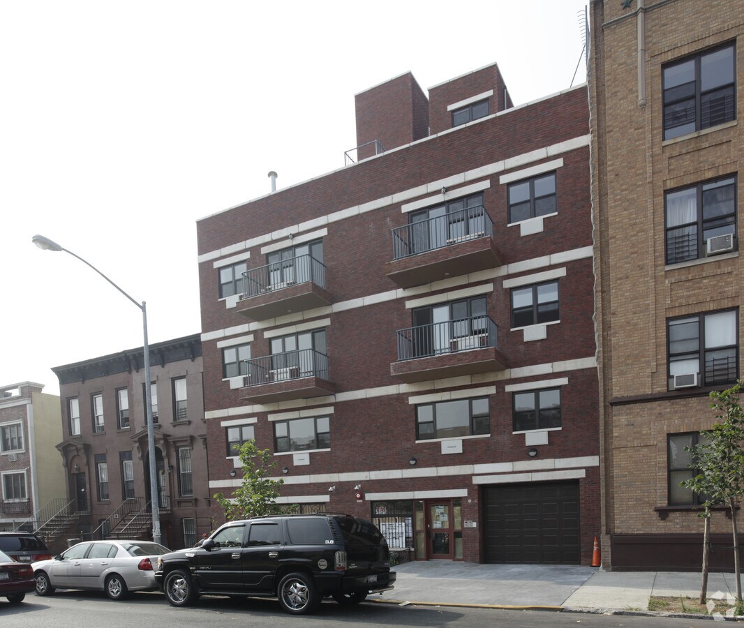 Photo - 104 Pulaski St