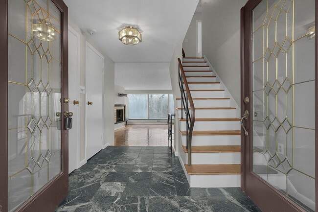 Photo - 2737-2737 Charing Rd