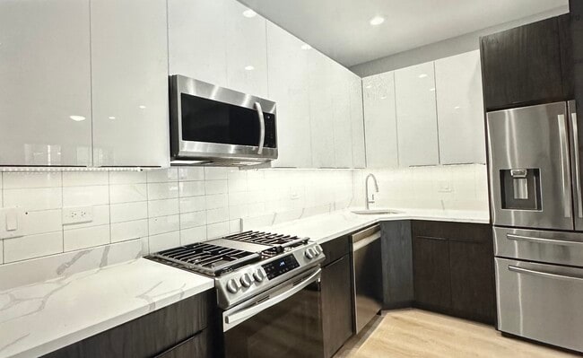 7661 N Rogers Ave Unit 1