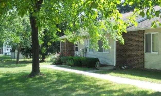 Building Photo - 120 N Pleasant St Rental