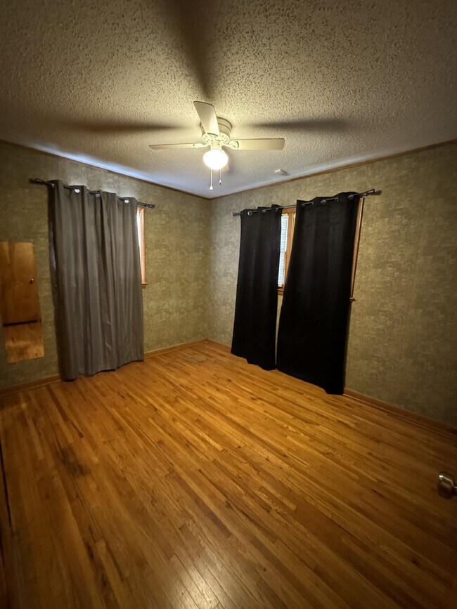 2322 W 29th St S