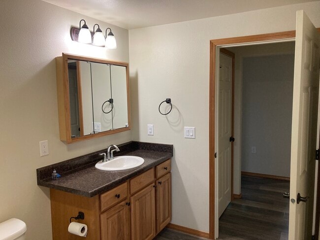 Photo - 765-712 12th St