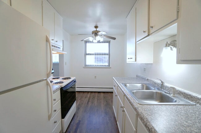 Photo - English Conway Place