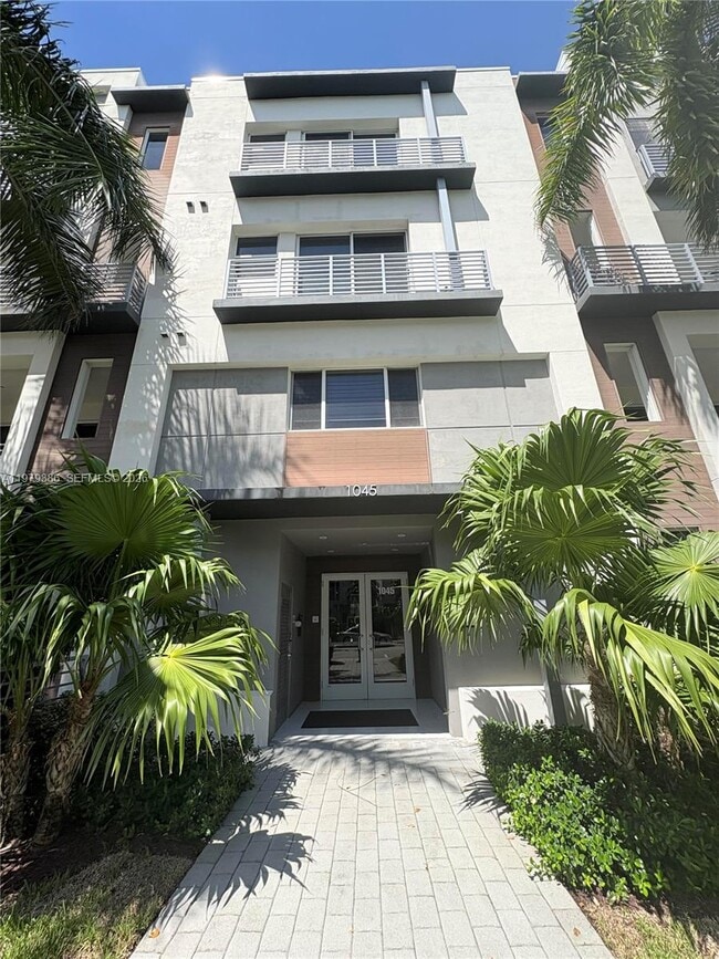 Building Photo - 1045 NE 18th Ave Unit 304