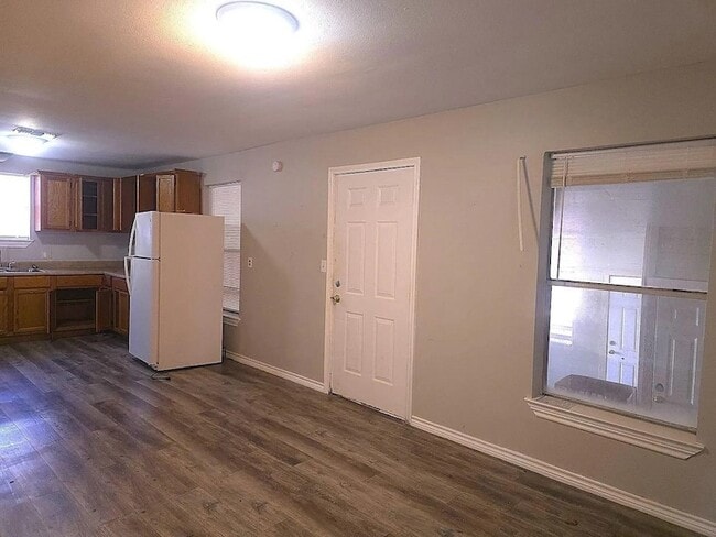 Photo - 405 24th St SE