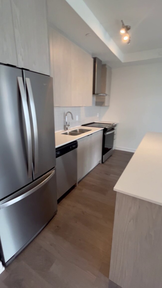 Photo - 55-855 Duke St W