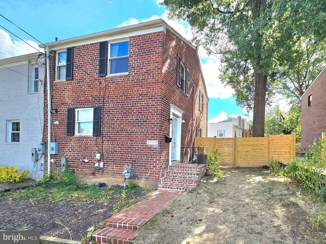 Building Photo - 3109 Mosby St Rental