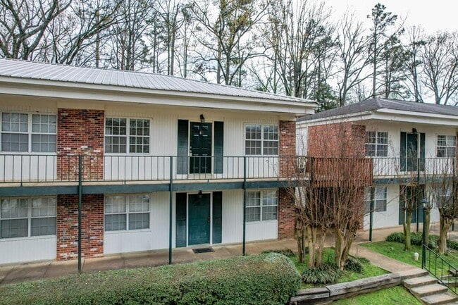 Building Photo - 2 Bed 1 Bath Near Campus! Water/Sewer/Trash Included In Rent!!