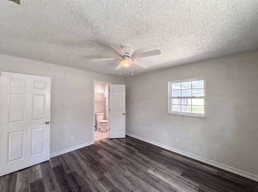 1823 Lori Ln W