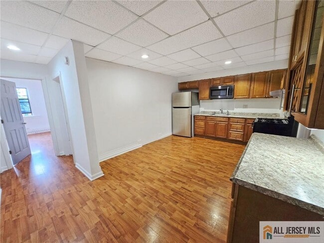 Photo - 106 S Broadway