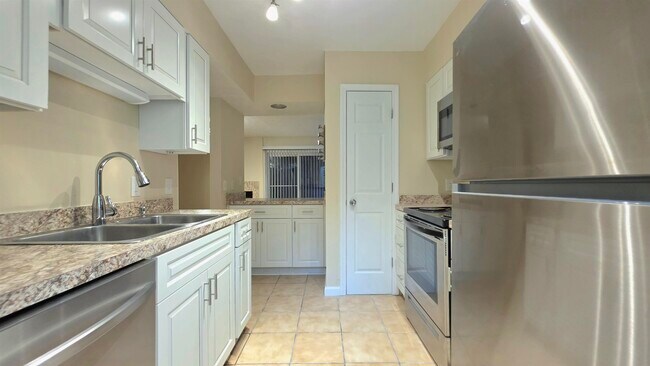 Photo - 310 74th Ave N