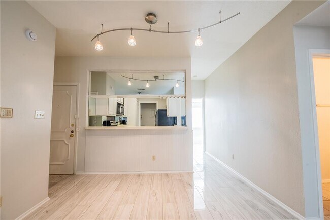 Photo - 806 W 24th St Unit 236