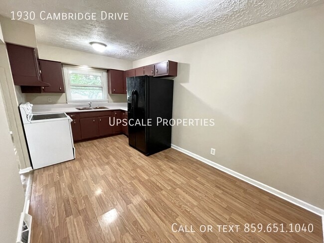 Photo - 1930 Cambridge Dr