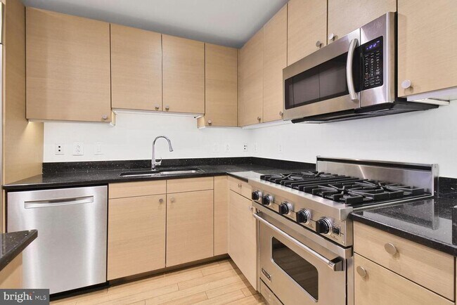 Photo - 2425 L St NW Unidad 342