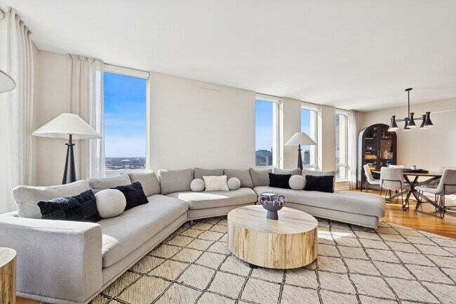 1250 S Michigan Ave
