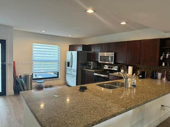 Photo - 3720 NE 167th St Unit 39