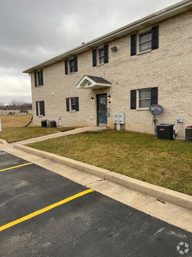 Building Photo - 815 Becky Ct Unit 817-1c Rental