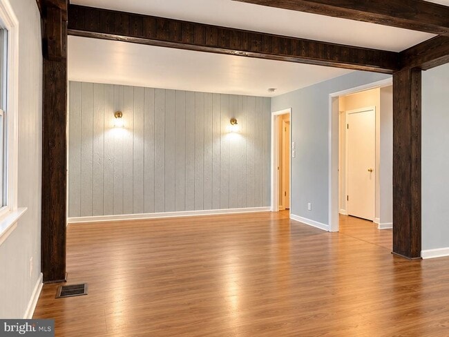 112 Maple Ave