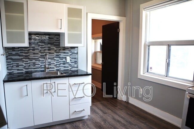 Photo - 292 Welland Ave