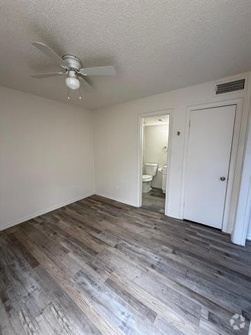 Building Photo - 9807 Walnut St Unit #304 Rental
