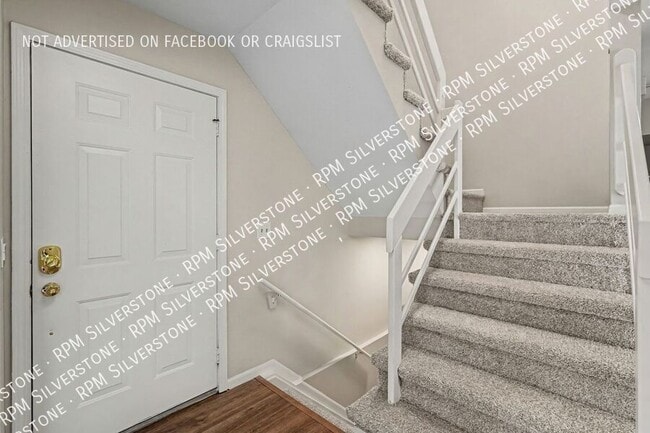 Photo - 452 Farmridge Ct