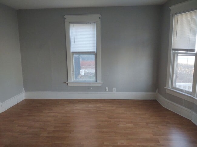 Building Photo - SW 619/621 23rd St Unit 621