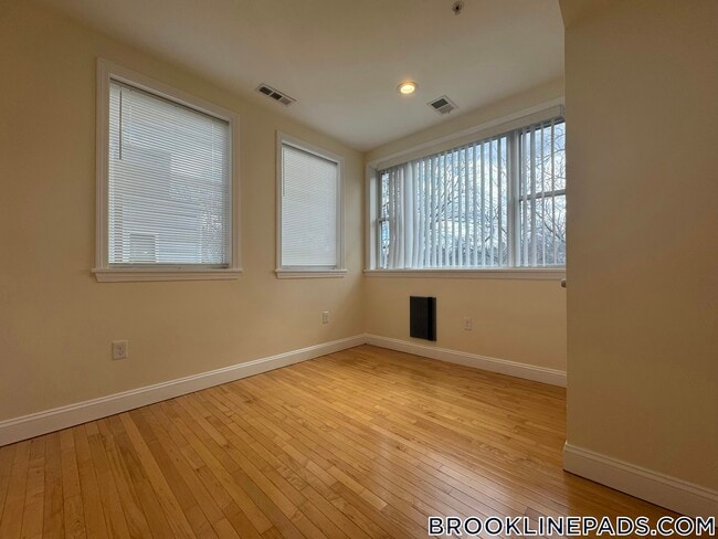 Photo - 1801 Beacon St Unidad 8