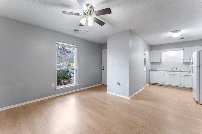 Photo - 2316-2318 Raven Ln