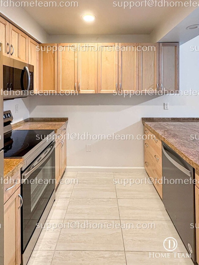 Photo - "Charming 2-Bed Townhouse with Spacious 12... Unit D3