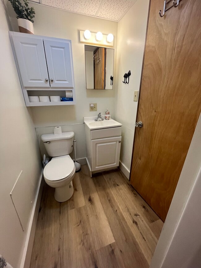 Photo - 20 1/2 Fern St Unit 20.5A (Downstairs