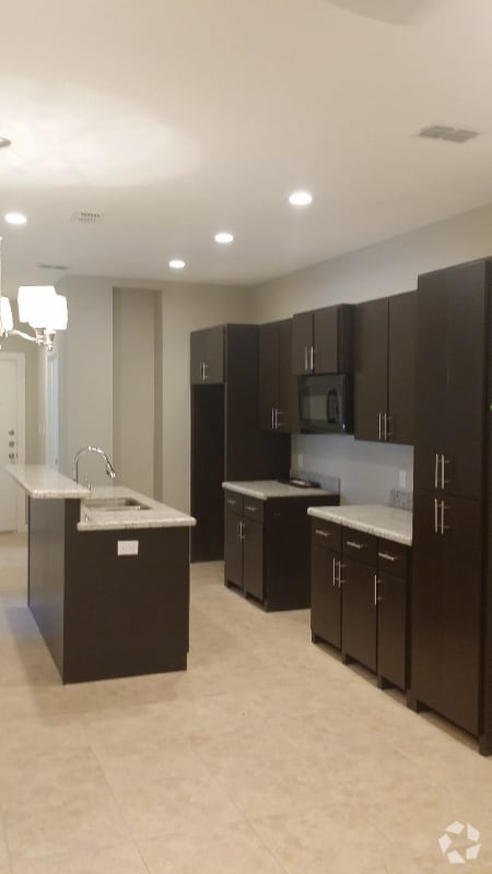 Building Photo - 901 E Redbud Ave Rental