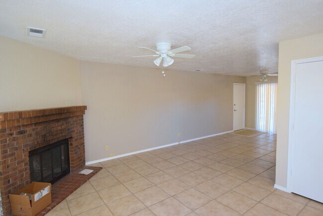 Photo - 3 bed 2 bath 2cg in SE Rio Rancho