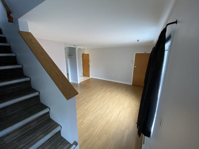 Du salon à l'étage - Coburg Road Apartments