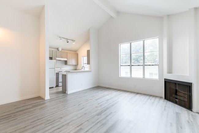 Photo - 2452 S Centinela Ave Unit 5