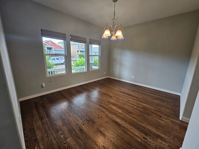 Photo - 1350 Alveston St