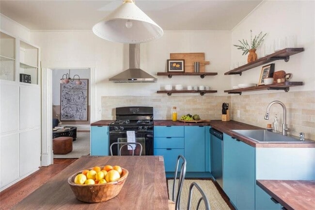 Photo - 235 Elizabeth St NE