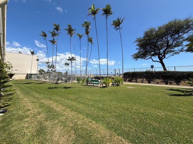 Building Photo - Makaha Surfside Rental