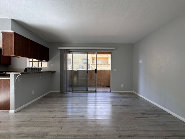 Photo - Updated 2 bed 2 bath Condo Unit 1096
