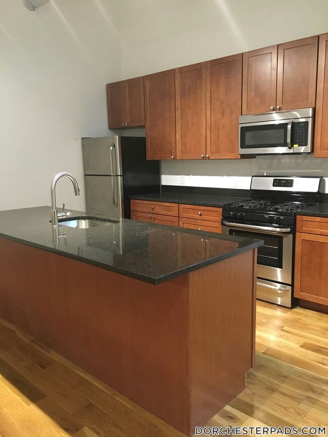 Building Photo - 600 Columbia Rd