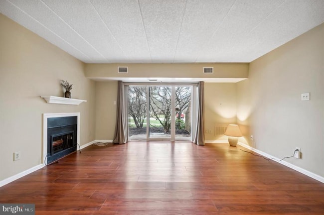 Photo - 70 Le Forge Ct