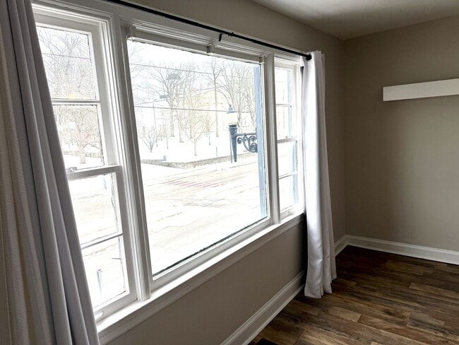 Photo - 329 W Broadway St