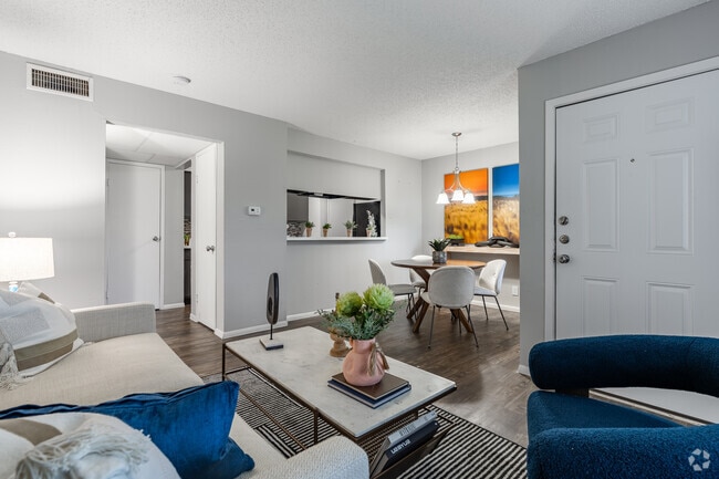 1BR, 1BA - 600SF