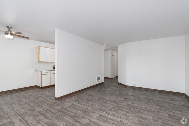 3BR, 2BA - 1,185SF - Living Room