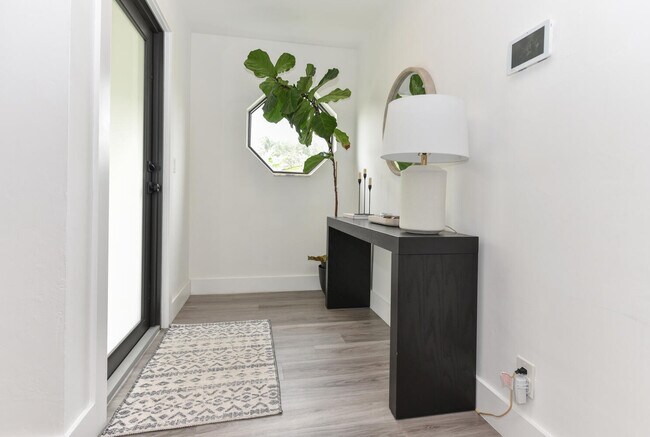 Photo - 700 SW 4th St