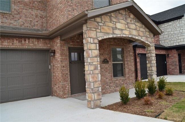 Photo - 1710 SW Riverstone Rd