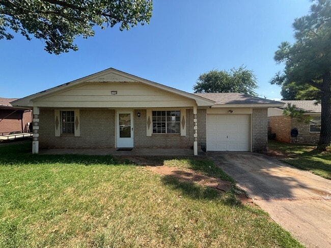 Building Photo - Sweet Two Bedroom Mustang Home