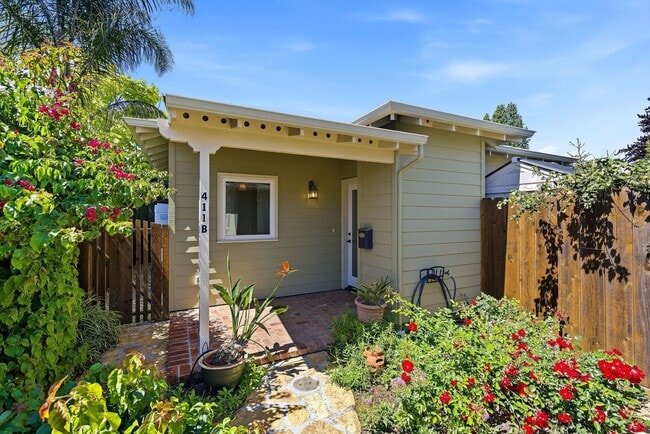 Building Photo - Sunny & Private 1BR Home in Prime Santa Cruz Location