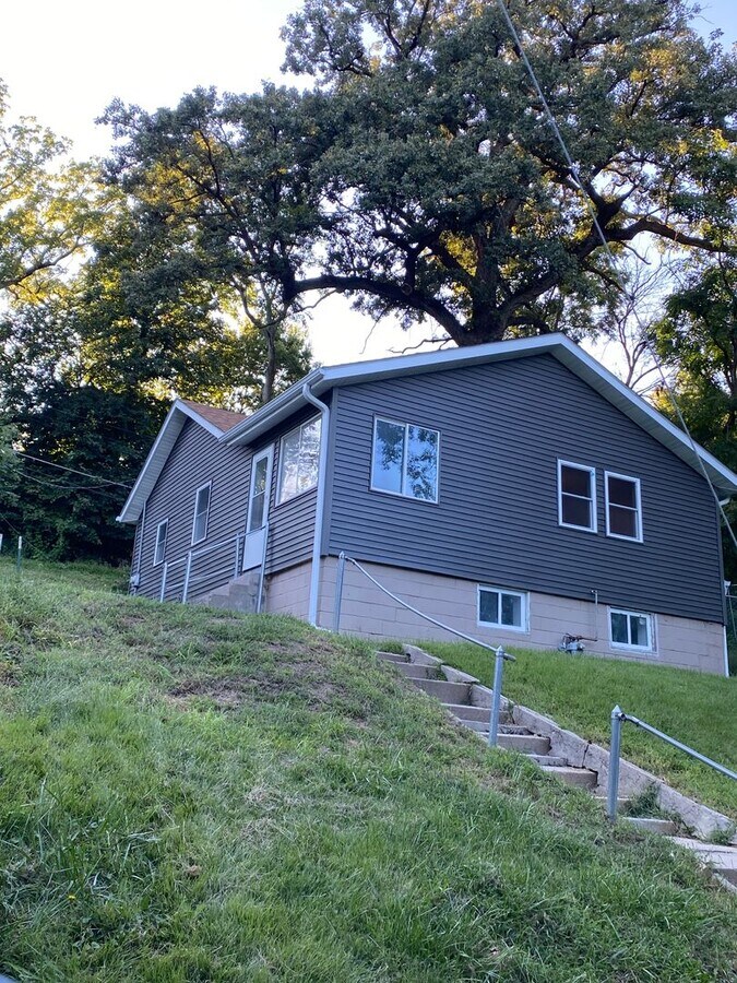 Beautifully Renovated 2-Bedroom Home Near ... - Beautifully Renovated 2-Bedroom Home Near ...