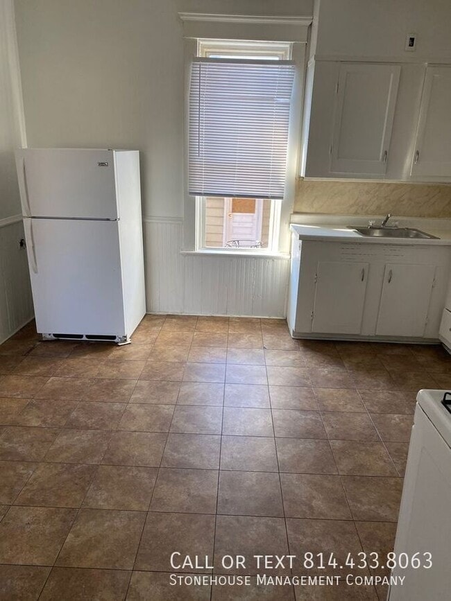 Photo - 1619 Plum St Unit Apartment 3