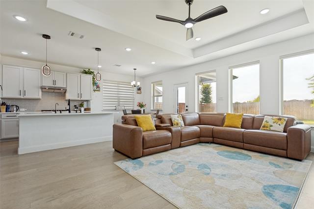 Photo - 465 Willowmore Dr